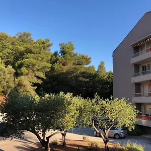 https://grand-studio-hyres-entre-mer-et-ville.fr-provencehotel.com